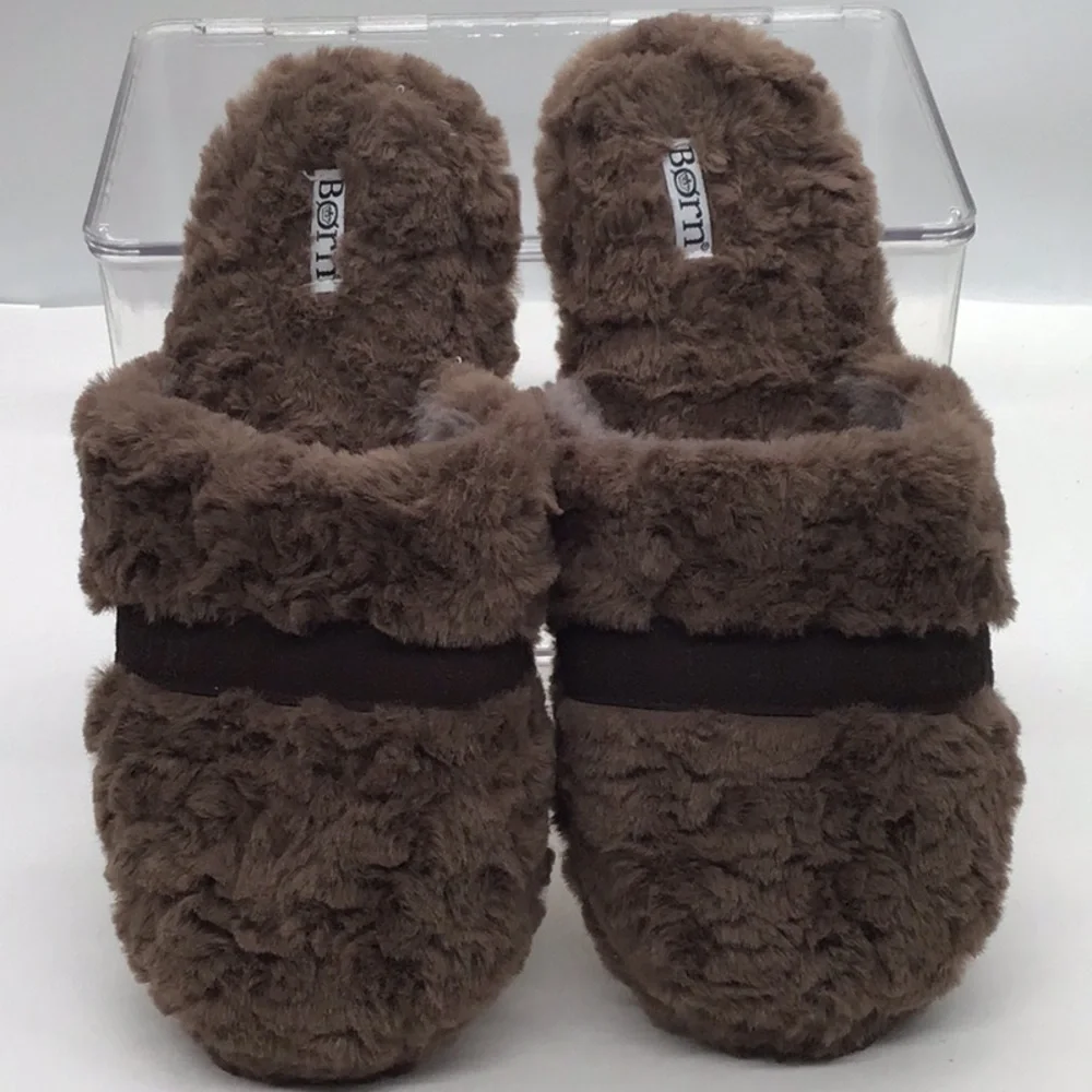 🌼3/$13🌼BUNDLE DEAL! Born Brown House Slipper - Picture 3 of 7
